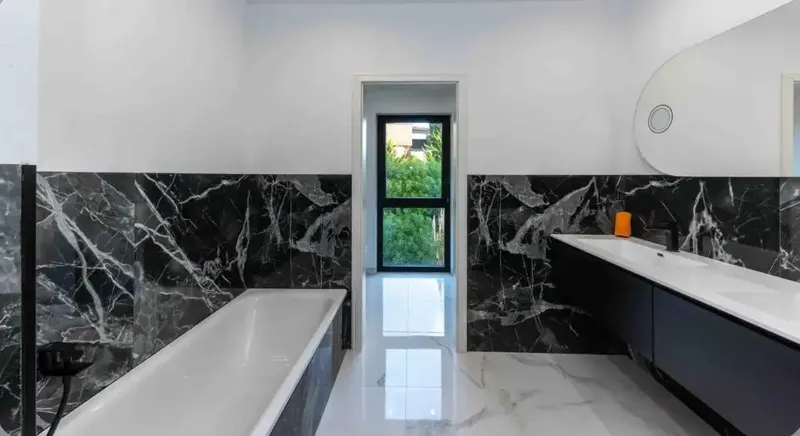 In one of the most coveted residential areas of southwest Mallorca, this exceptional villa awaits you with its successful combination of p — photo 6