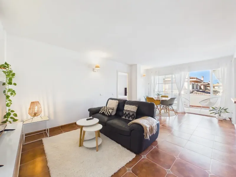 Bright one-bedroom penthouse with communal pool in Puig de Ros - TEMPORARY CONTRACT AVAILABLE FROM SEPTEMBER 16, MAXIMUM — photo 9
