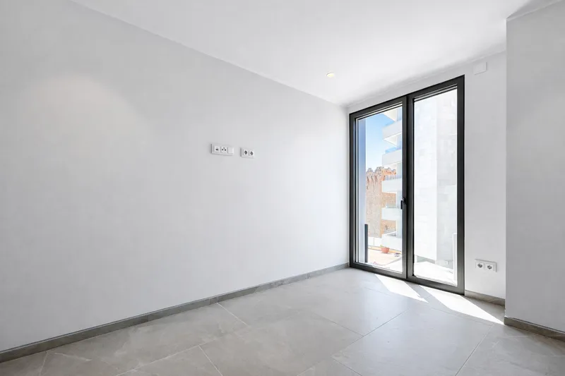 Modern Apartment with Panoramic Sea Views on the First Line of the Paseo Marítimo, Palma Mas — photo 11