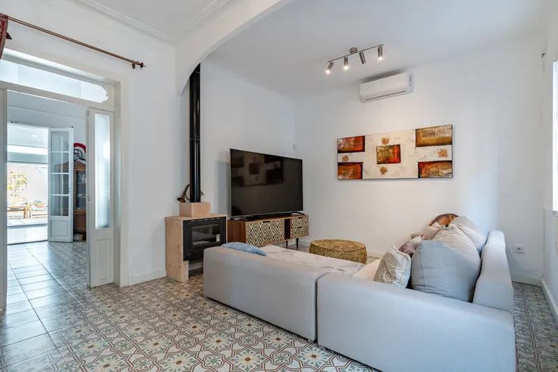 Charming Renovated Townhouse with Exceptional Potential in Santa Catalina — photo 4