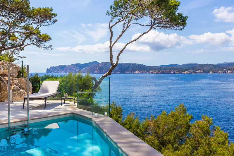 First-class villa with luxury fittings and sea access — photo 1
