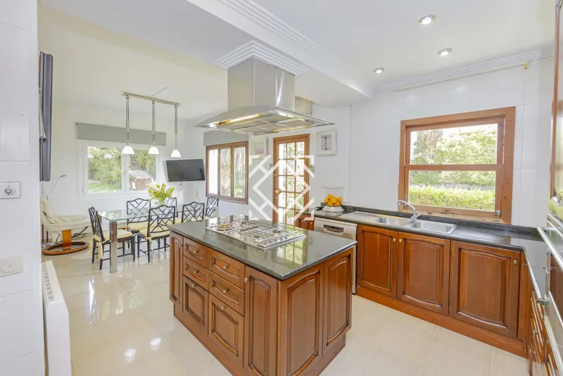 Exclusive townhouse in Llenaire with views to the bay and adjoining plot of more than 1,000 m² in Puerto de Pollensa, north of Mallorca. — photo 10
