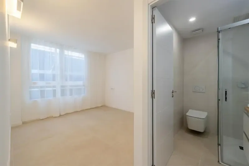 Ático en venta totalmente exterior en un edificio emblemático de la ciudad con impresionante luz natural, en la planta décima, última planta — photo 8
