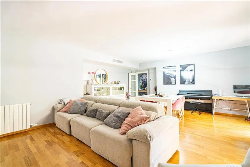 Ground floor flat with a private garden of approx. 263m² in a residential complex with a communal swimming pool — photo 4