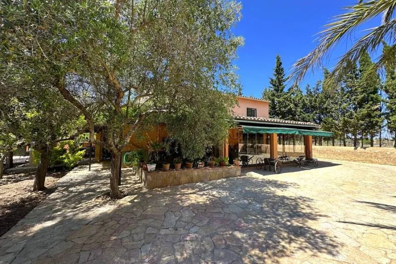Charming Rustic Finca near Inca – Spacious Country Estate with Great Potential — photo 1
