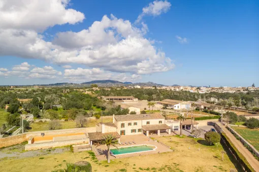 Santanyi: Mediterranean natural stone finca with pool and holiday rental license on the edge of the village of Santanyí — photo 1