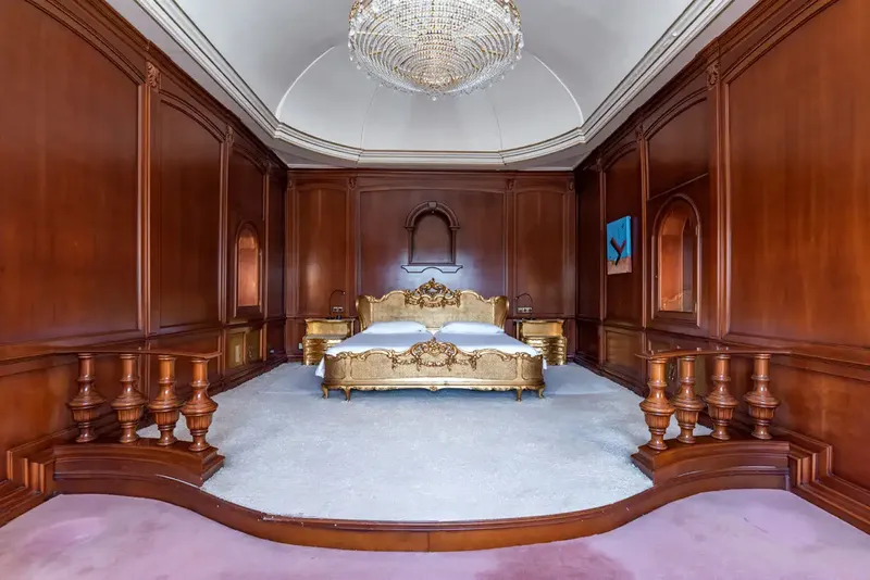 This beautiful classic Mallorcan style villa in Palma de Mallorca is located in a privileged and quiet residential area in the prestigious — photo 9