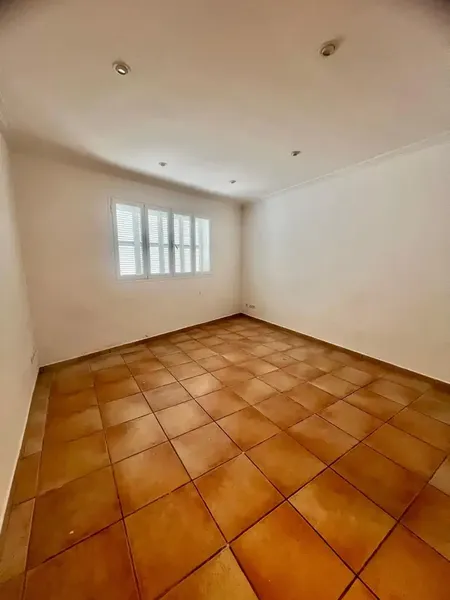 Spacious ground floor of 130 m² built located in a quiet estate in charming Portocolom, one of the most emblematic and — photo 5