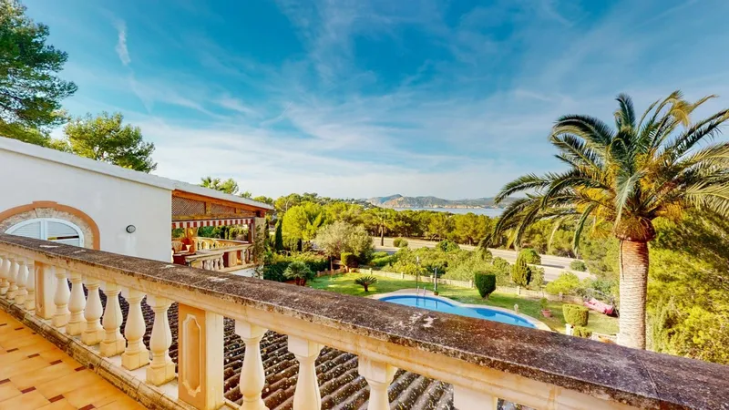 Villa with sea views in Calvià — photo 4