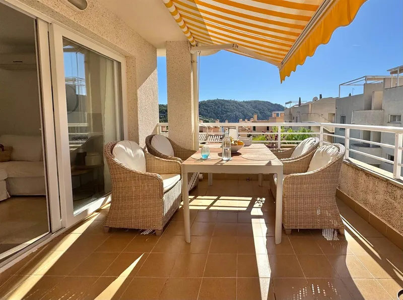 Penthouse apartment with roof terrace and sea view — photo 8