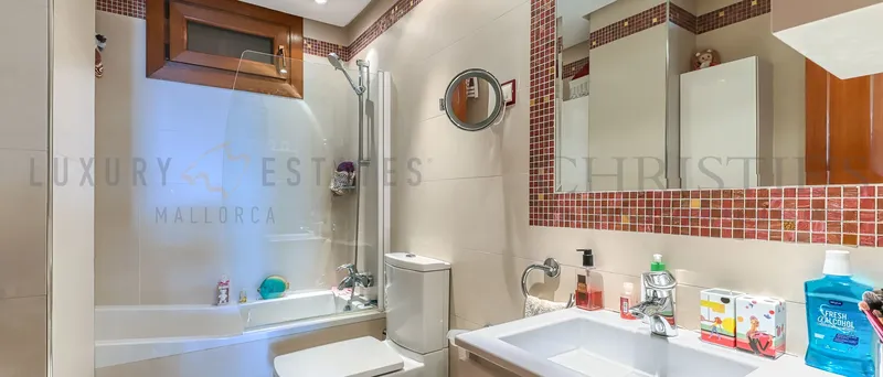 Spacious apartment in Illetas in first sea line with sea and beach access — photo 9