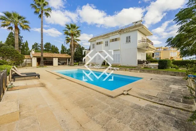 Exclusive townhouse in Llenaire with views to the bay and adjoining plot of more than 1,000 m² in Puerto de Pollensa, north of Mallorca. — photo 1