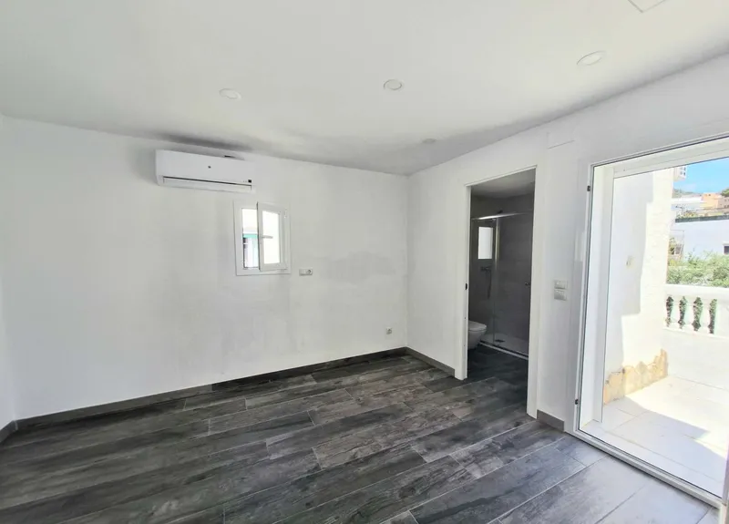 Mediterranean townhouse with fantastic roof terraces just 300 meters from the beach — photo 11