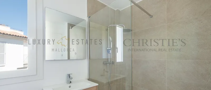 Ready to move in villa in Sa Rapita in the south of Mallorca with partial sea views — photo 9