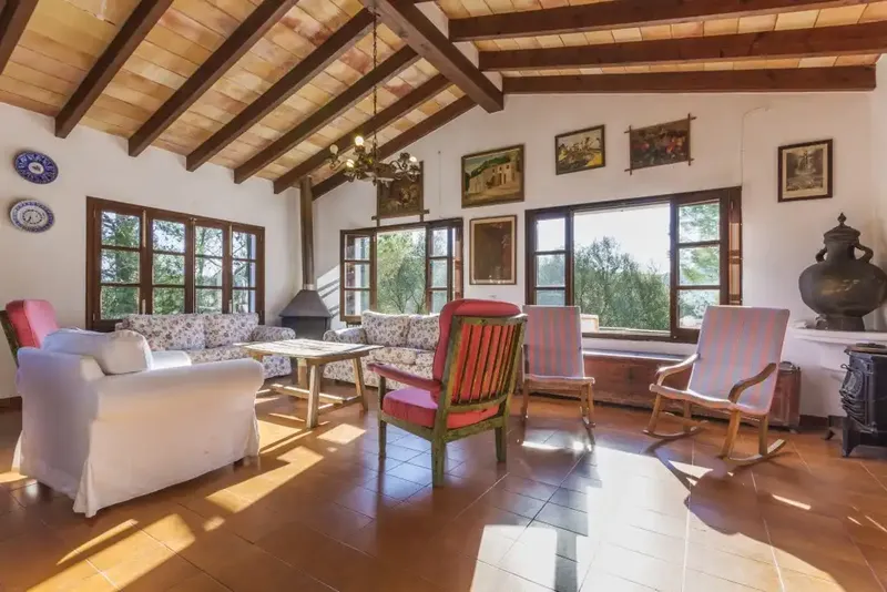 Impressive estate with a single-story country house, three bedrooms, two bathrooms and a comfortable living/dining room — photo 4