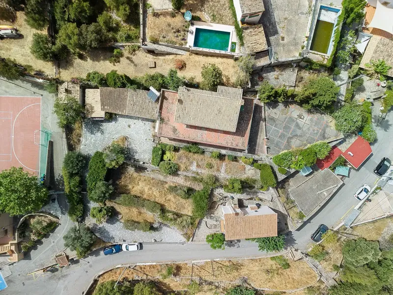 Urban multi-family plot of 1,381 m2 with sea views in Galilea, with an existing house of 477 m2 to renovate. The central and elevated plot — photo 4