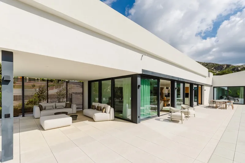 Amazing 6-bedroom contemporary luxury villa with 2 pools — photo 7