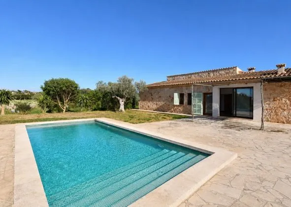 Estate in Es Llombards, Santanyí — photo 1