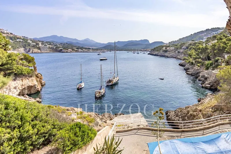 Villa for Renovation in Prime Seafront Location with Views – Exceptional Potential in Port Andratx — photo 1