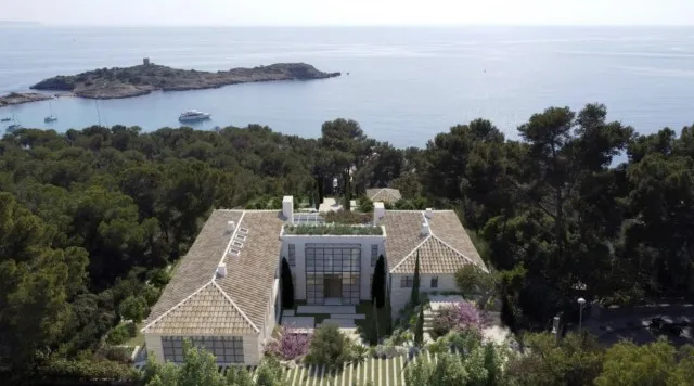 Elegant villa with seaview situated in the luxurious urbanisation of Bendinat — photo 1