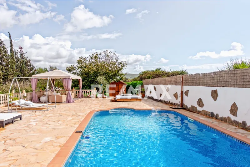 Authentic 6-Bedroom Finca with Apartments for In — photo 7