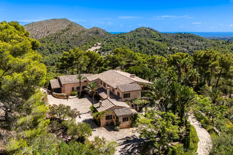 Extraordinary property with three buildings and panoramic sea views in Son Macià — photo 2