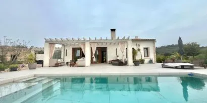 Country house for sale in the center of the island — photo 1