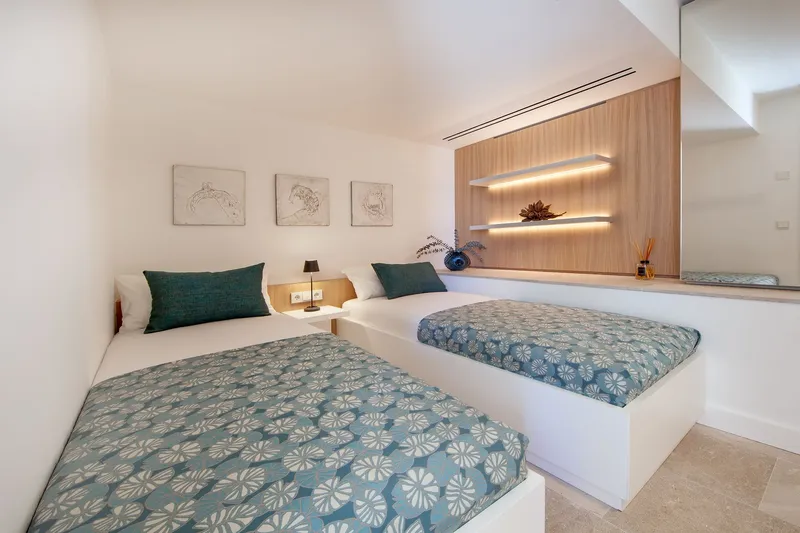 Elegant Townhouse for Sale in a Prime Location with Sea Views in Andratx — photo 3