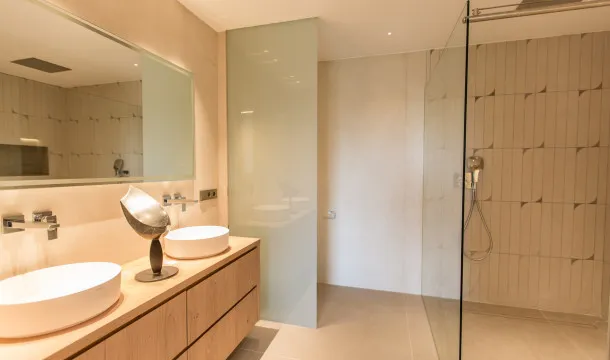 Modern newly built villa overlooking the bay of Santa Ponsa — photo 11