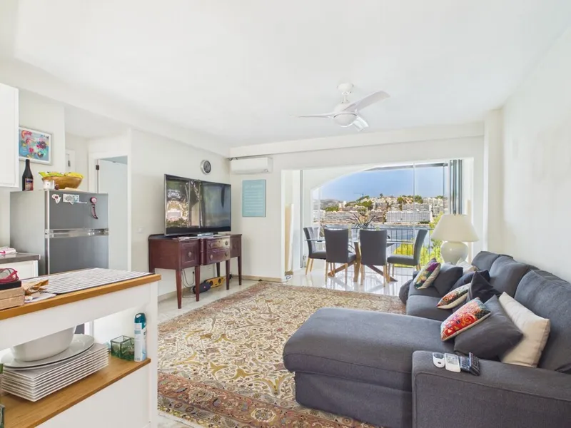 Stunning Renovated First-Line Sea Apartment in Santa Ponsa — photo 3