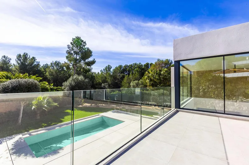 Exclusive villa in a quiet residential location near the centre — photo 4