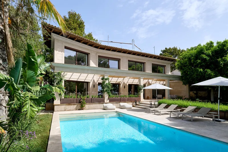 Luxury Mediterranean villa on the beachfront in Bendinat - Marcel Remus Real Estate — photo 3