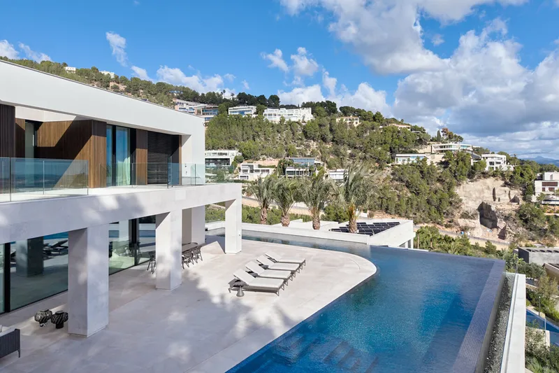 Exclusive: Impressive newly built property with spectacular sea and city views - Marcel Remus Real Estate — photo 2