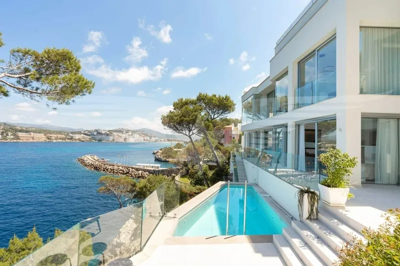 Santa Ponca: Frontline Villa with Direct Ocean Access — photo 1