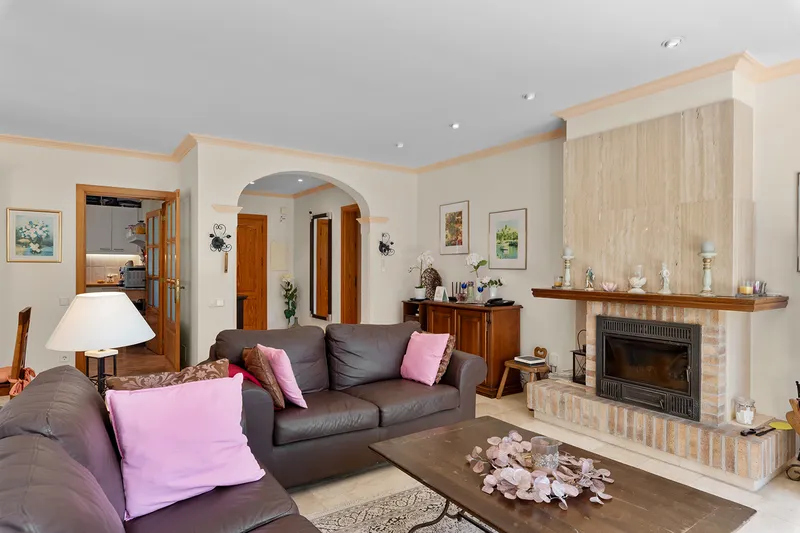 Mediterranean villa with pool, privacy and idyllic garden in a quiet location — photo 12