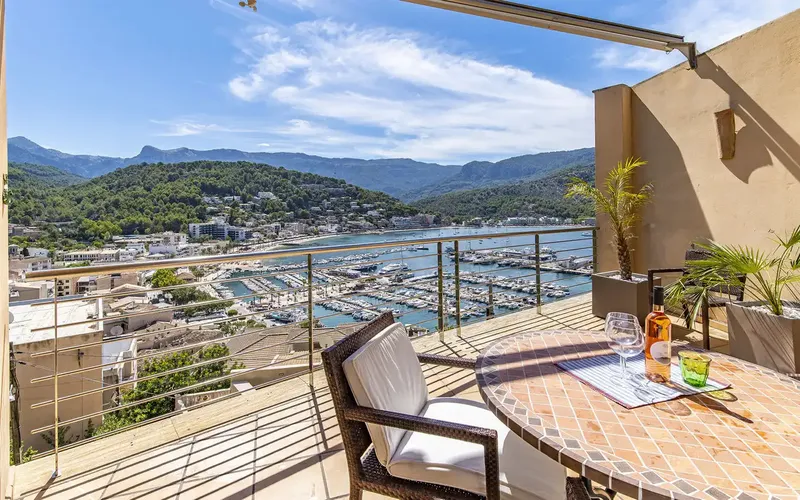 This well-kept and spacious villa in Puerto de Sóller, exclusively for sale with us, offers fantastic views of the Sierra de Tramuntana — photo 2