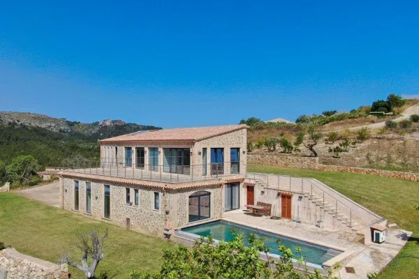 Beautiful finca with sea views on a hill near Manacor — photo 1