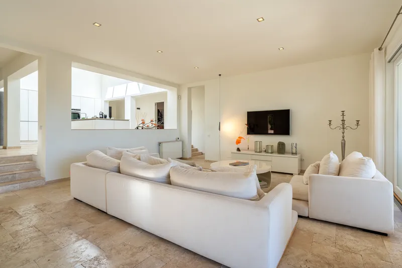 Exclusive villa in a prestigious residential area with spectacular sea views — photo 11