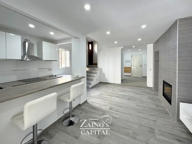 Large 6-bedroom townhouse with panoramic terraces a step from the beach in Peguera — photo 4