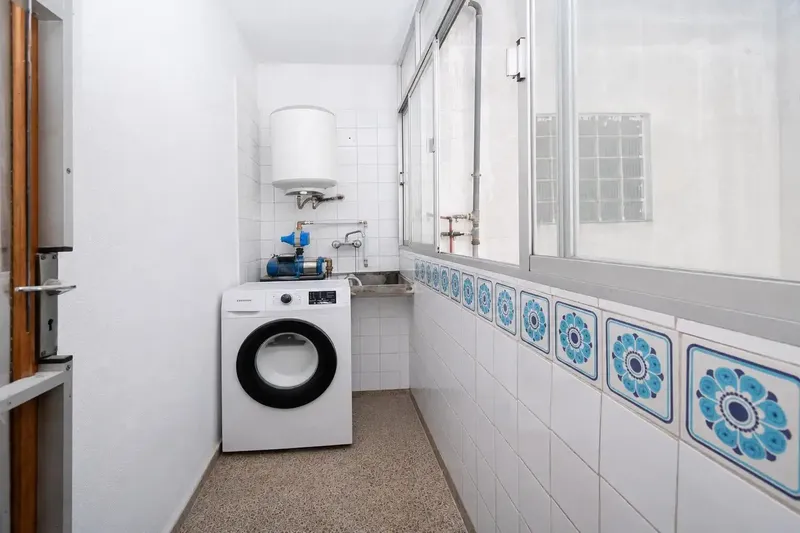 This charming apartment is located in Soledad Norte accessible by stairs from a fourth floor. — photo 11