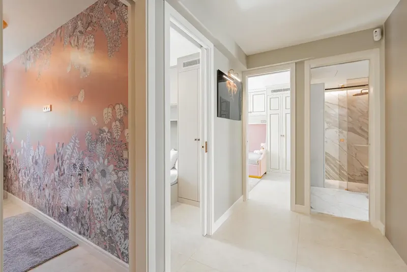 Discover this completely renovated apartment in one of the most exclusive communities in Portals Nous, with direct access to the — photo 7
