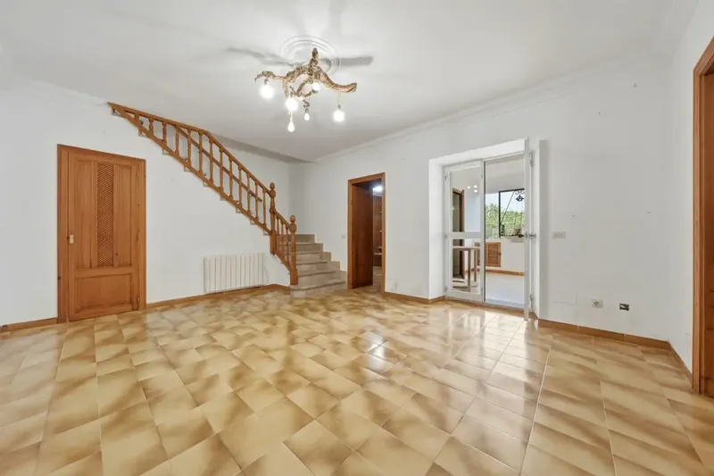 Looking for space, tranquility and a home you can adapt to your needs? This property may be what you are looking for. — photo 6