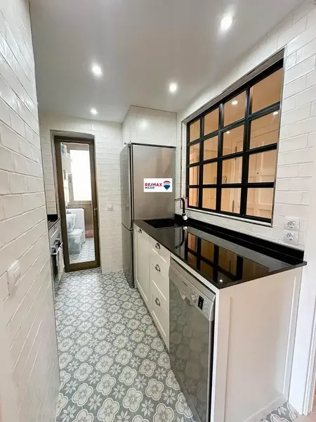 Discover this exceptional two-bedroom apartment, with parking and storage room, 200 m from the sea with communal pool. Located in the tr — photo 6