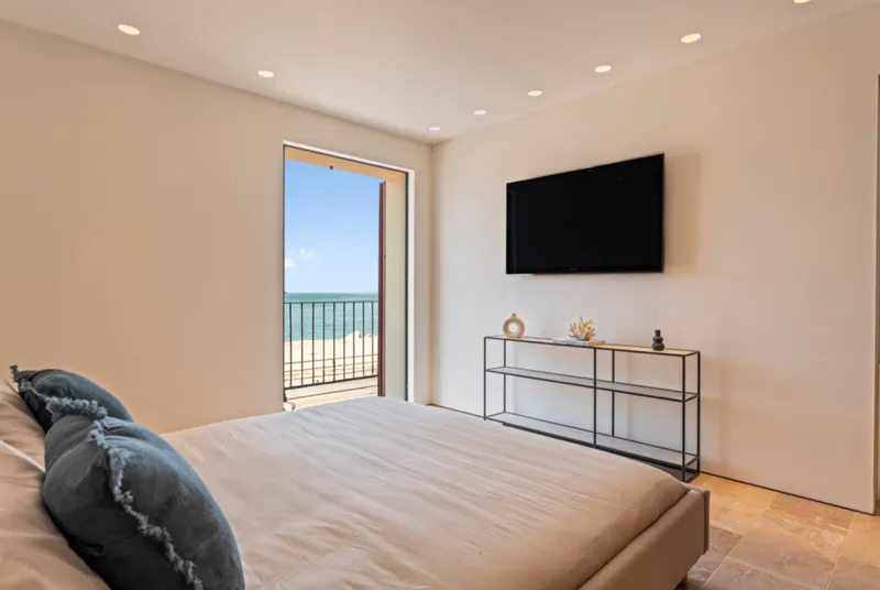 Unique Luxury Frontline Townhouse Directly on the Beach in Portixol — photo 9