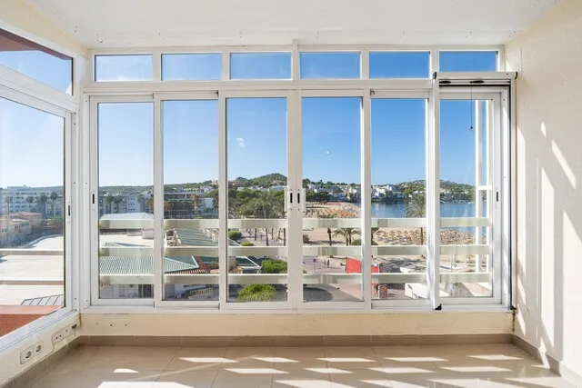 Frontline penthouse to renovate for sale in Santa Ponsa, Southwest Mallorca — photo 6