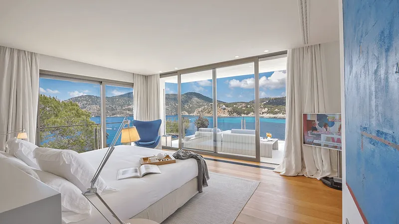 Villa on the first sea line in Camp de Mar — photo 10