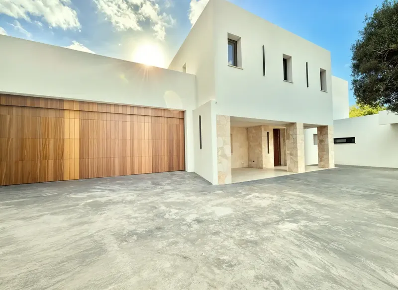 In one of the most coveted residential areas of southwest Mallorca, this exceptional property presents itself as an elegant retreat — photo 6
