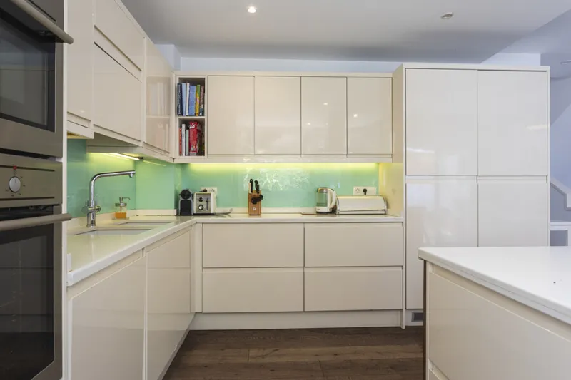 Elegant Four-Bedroom Semi-Detached Home with Terraces, Garden & Garage in Tranquil Cala Nova — photo 12