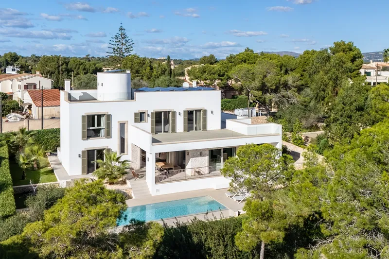 Designer villa with pool near the harbour in Cala Figuera — photo 1