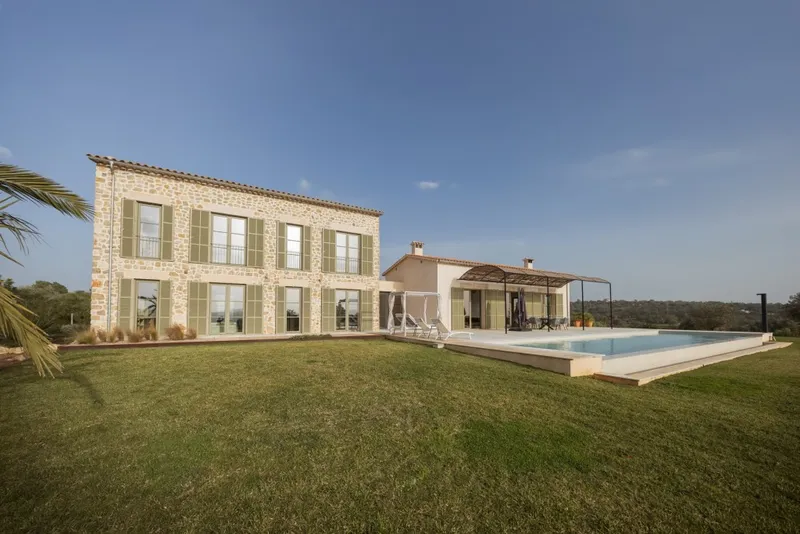 Porreres quiet location country property for sale with various terraces and wooden beams — photo 1